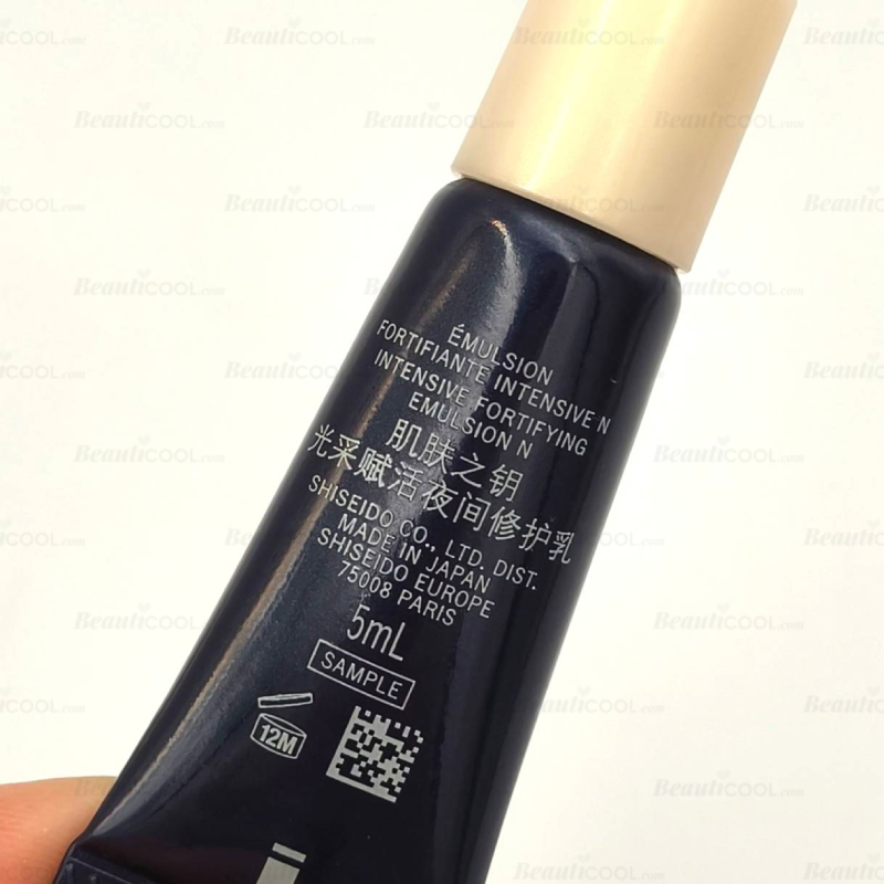 Cle De Peau Beaute Intensive Fortifying Emulsion  อิมัลชั่นสูตรกลางคืน มอบความชุ่มชื่นพร้อมสารบำรุงความงามผิวในระหว่างค่ำคืน เสริมสมรรถนะการทำงานให้ผิว ให้ผิวยืดหยุ่นแน่นกระชับจากภายใน ต้องแสงเป็นประกายกระจ่างใสชั่วข้ามคืน